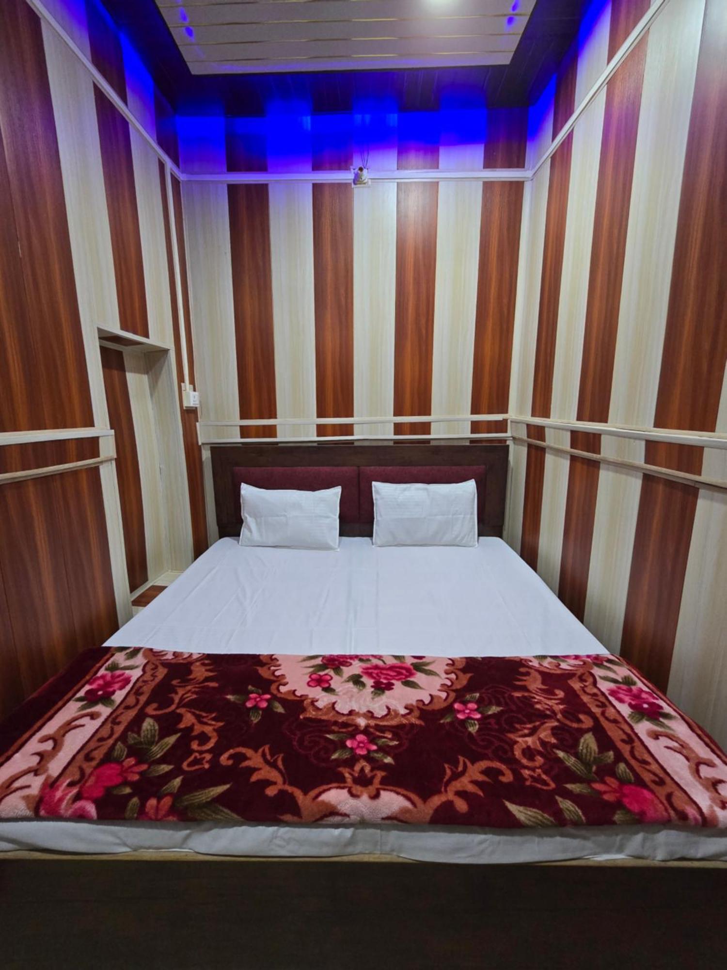 Ramlala Paying Guest House Stay Just 100M From Saryu Ghat, Ayodhya מראה חיצוני תמונה