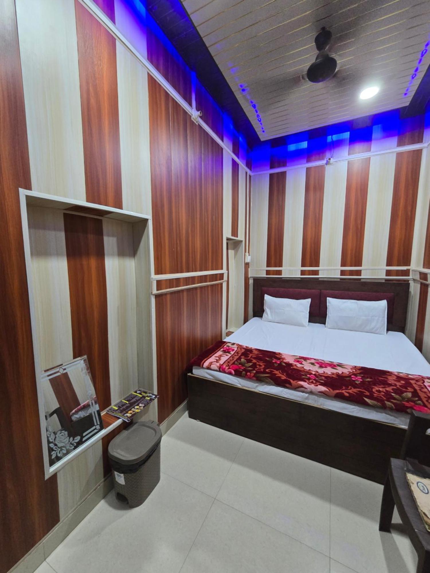 Ramlala Paying Guest House Stay Just 100M From Saryu Ghat, Ayodhya מראה חיצוני תמונה