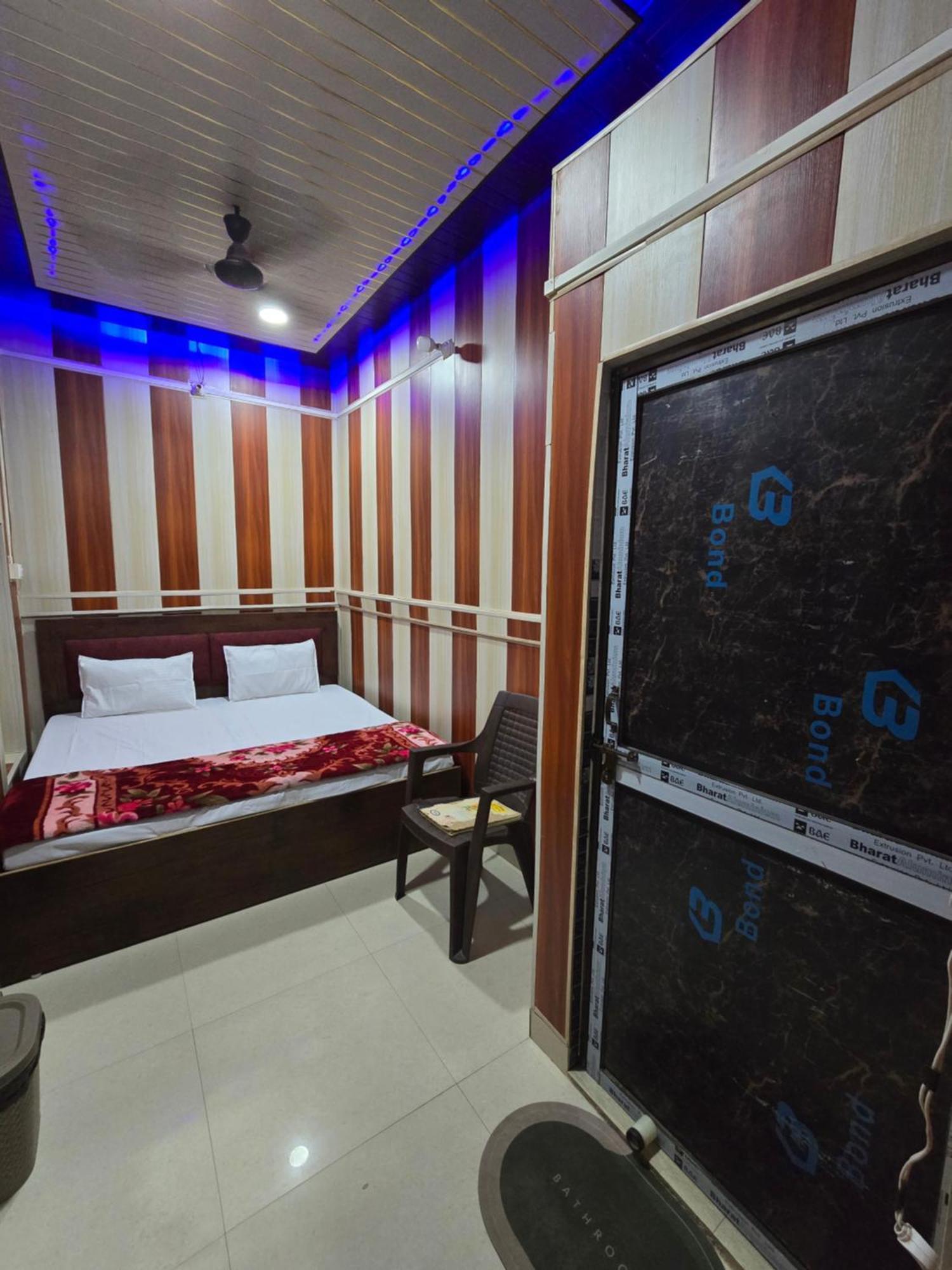 Ramlala Paying Guest House Stay Just 100M From Saryu Ghat, Ayodhya מראה חיצוני תמונה