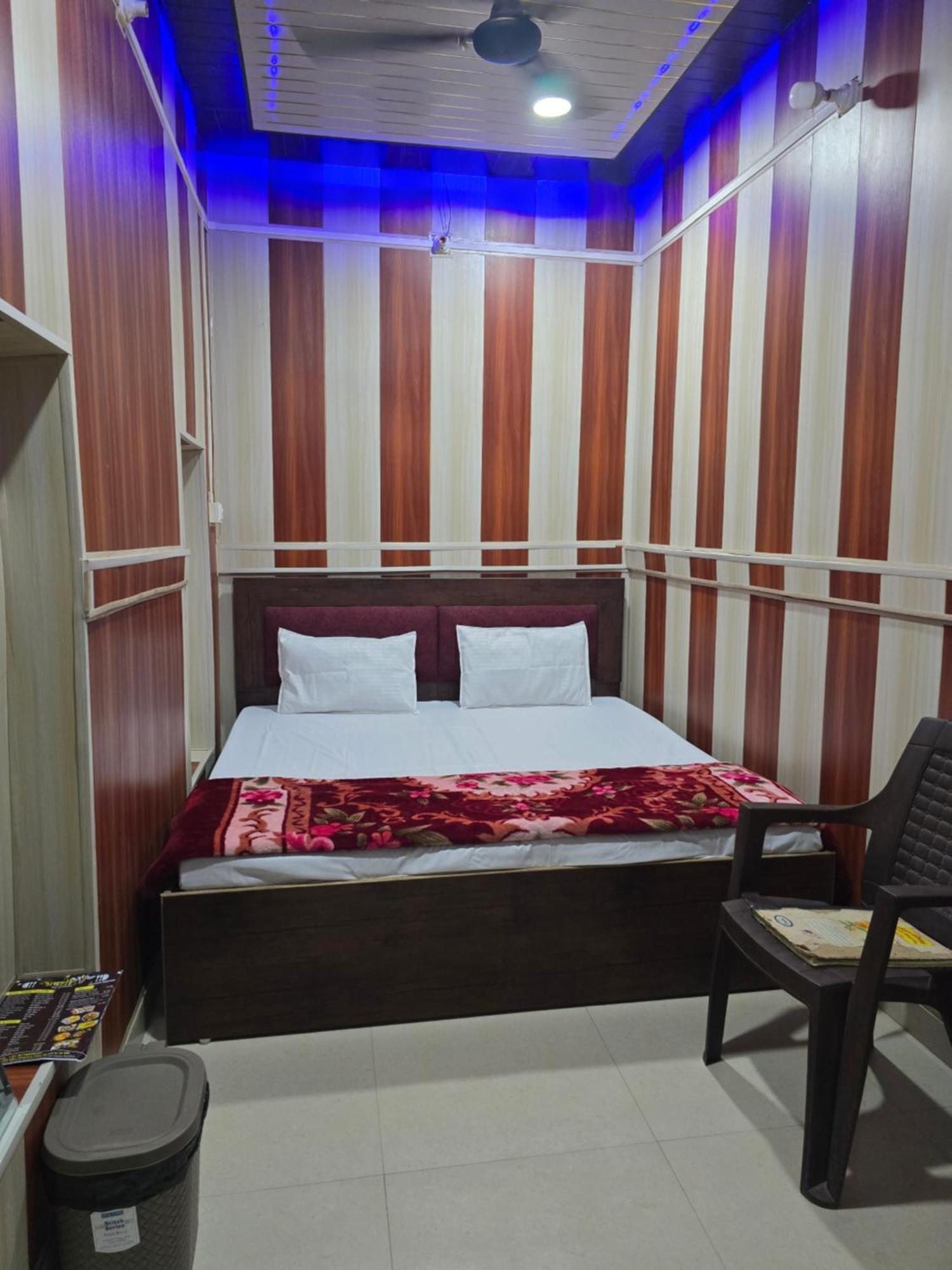 Ramlala Paying Guest House Stay Just 100M From Saryu Ghat, Ayodhya מראה חיצוני תמונה