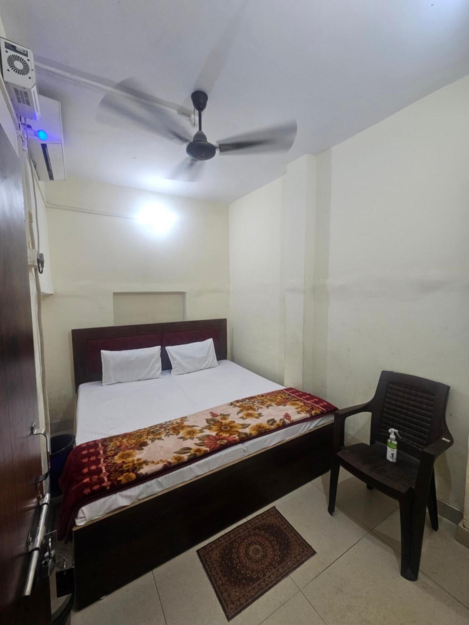 Ramlala Paying Guest House Stay Just 100M From Saryu Ghat, Ayodhya חדר תמונה