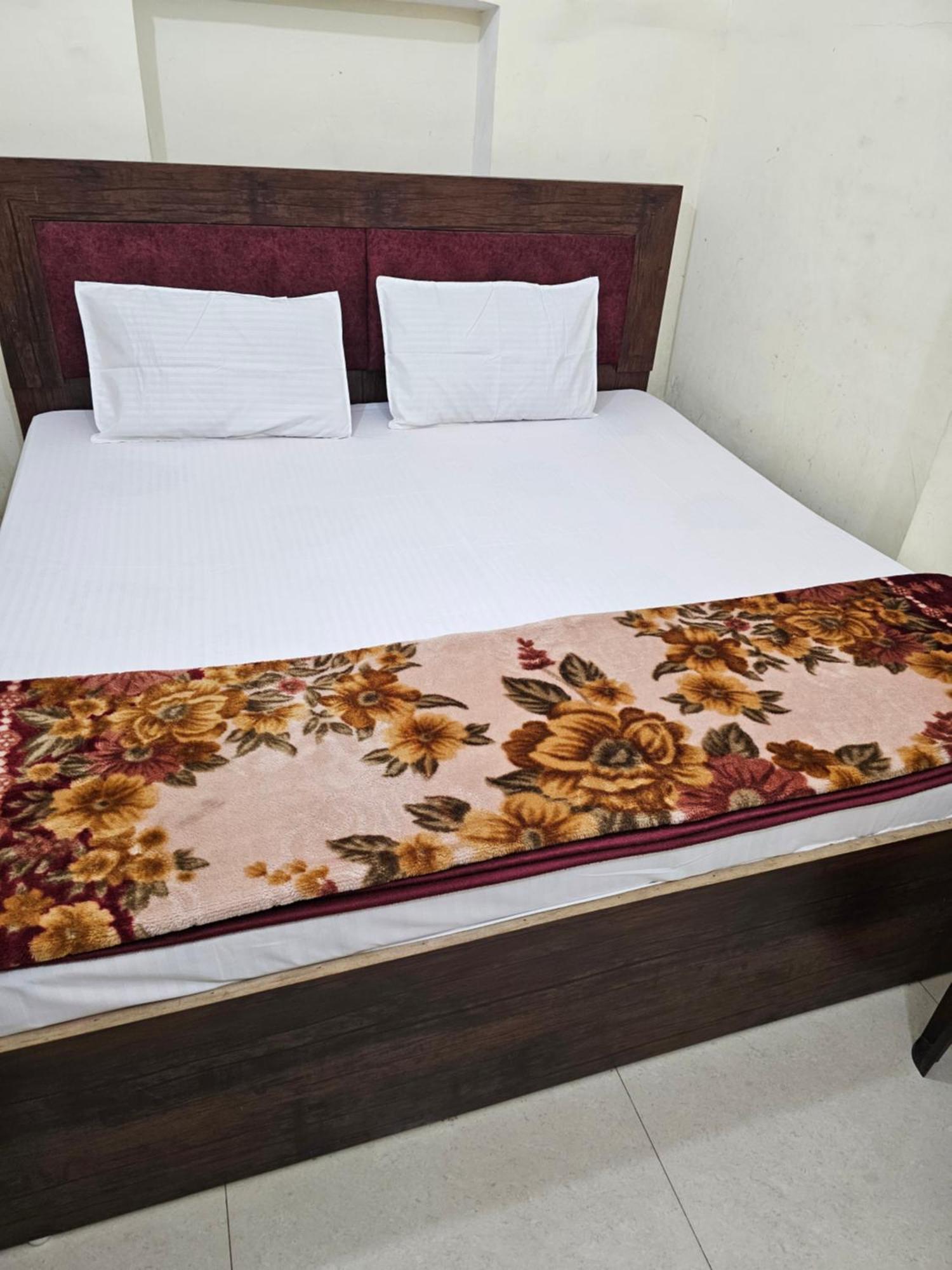 Ramlala Paying Guest House Stay Just 100M From Saryu Ghat, Ayodhya מראה חיצוני תמונה